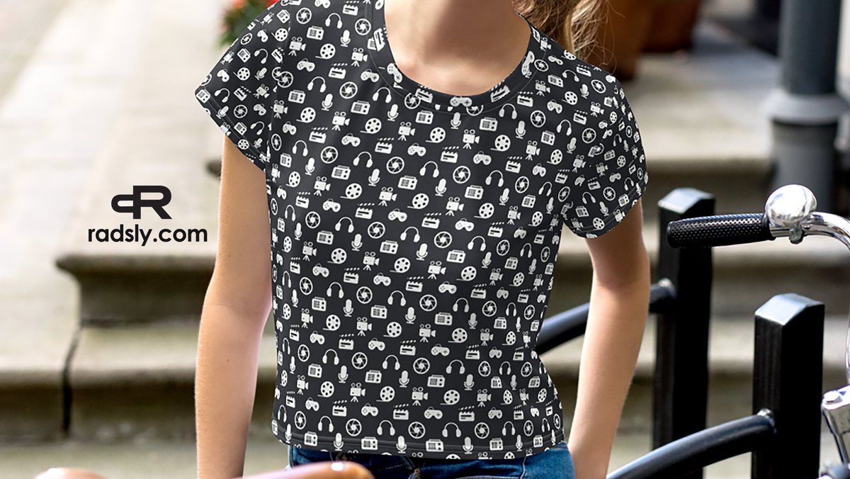 radsly's tweet photo. Entertainment 🎧 Crop Tee   🌐 https://t.co/0eo19TVtv7
https://t.co/zthJwJAZXA
@radsly 

#croptee #womenshirt #tshirts #womenfashion #apparel #tshirdesign #cropthirts #designthirts #fashiondesign #pattern #gifts #giftideas #giftforher #womengifts #shopping #entertainment #media https://t.co/9WRTOEQ2h8