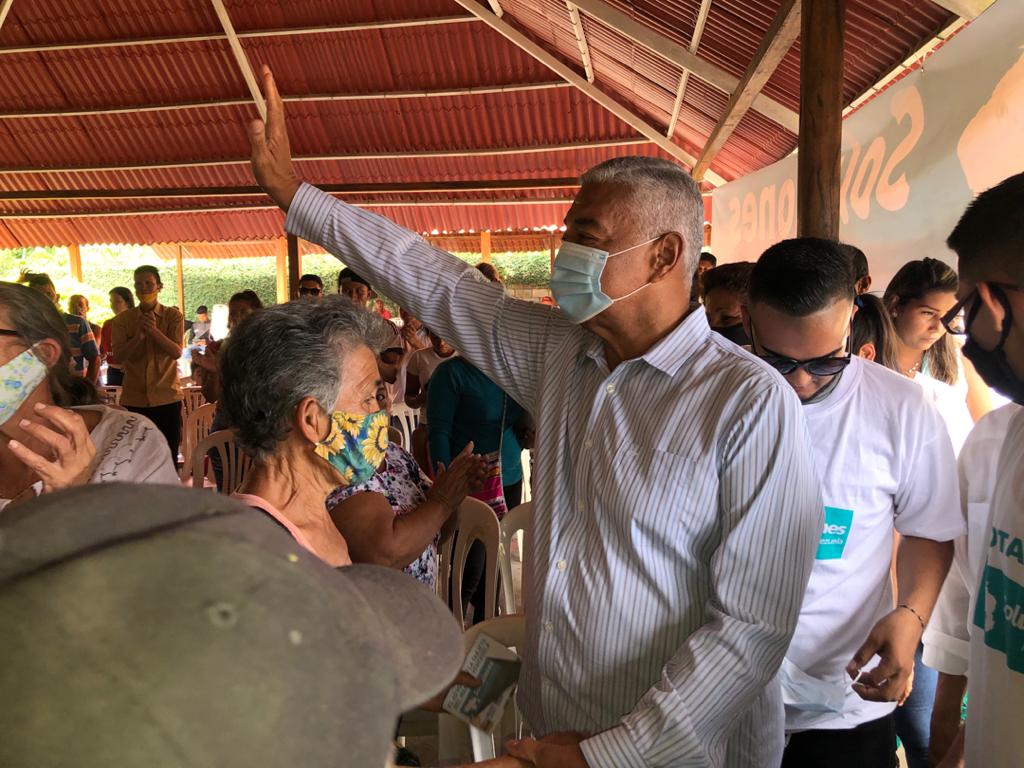 claudioefermin's tweet photo. En el sector Buenos Aires de Tinaquillo, insistiendo en nuestro llamado a la participación, al voto y a la reconciliación para impulsar las soluciones y el cambio para bien que reclama Venezuela desde una AN plural que represente a las comunidades #Cojedes #AquíEstáLaSolución https://t.co/n7l0rmEX7a