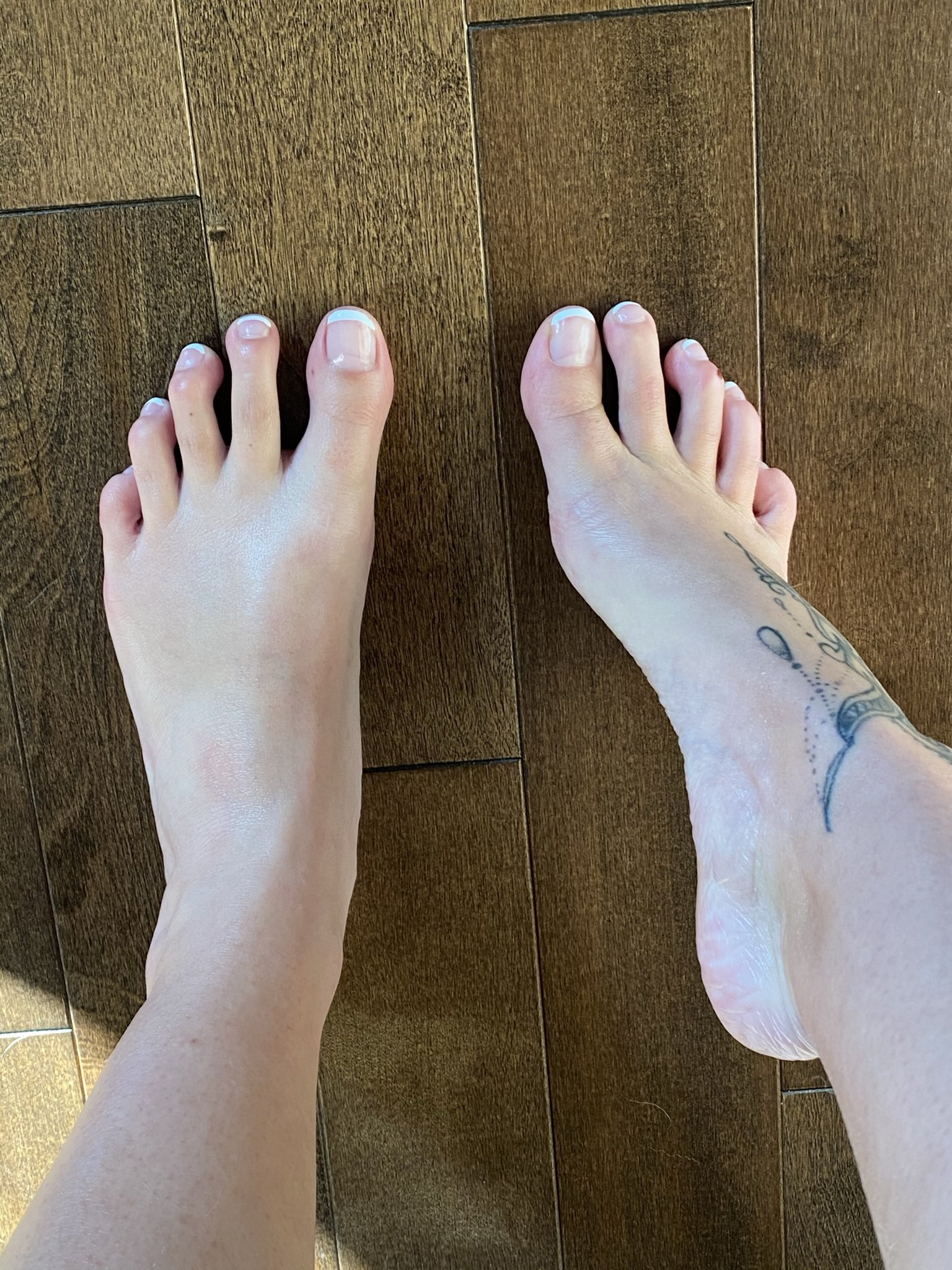 Marley Brinx в X: «Clean tootsies, I love a nice French tip 💞  t.coyu58XVTIoy»  X
