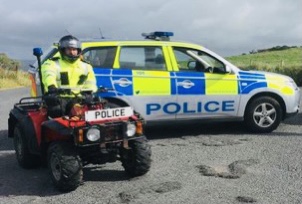 PSOSEAyrshire's tweet photo. As part of #OperationEllipse #CumnockLPT officers are out tonight with @polscothorses & @VibrantEAC in Cumnock and Auchinleck speaking with youths & the public following concerns of antisocial behaviour ”Inspector Harvey would like to thank the public for their continued support https://t.co/Dm0tjiNDyw