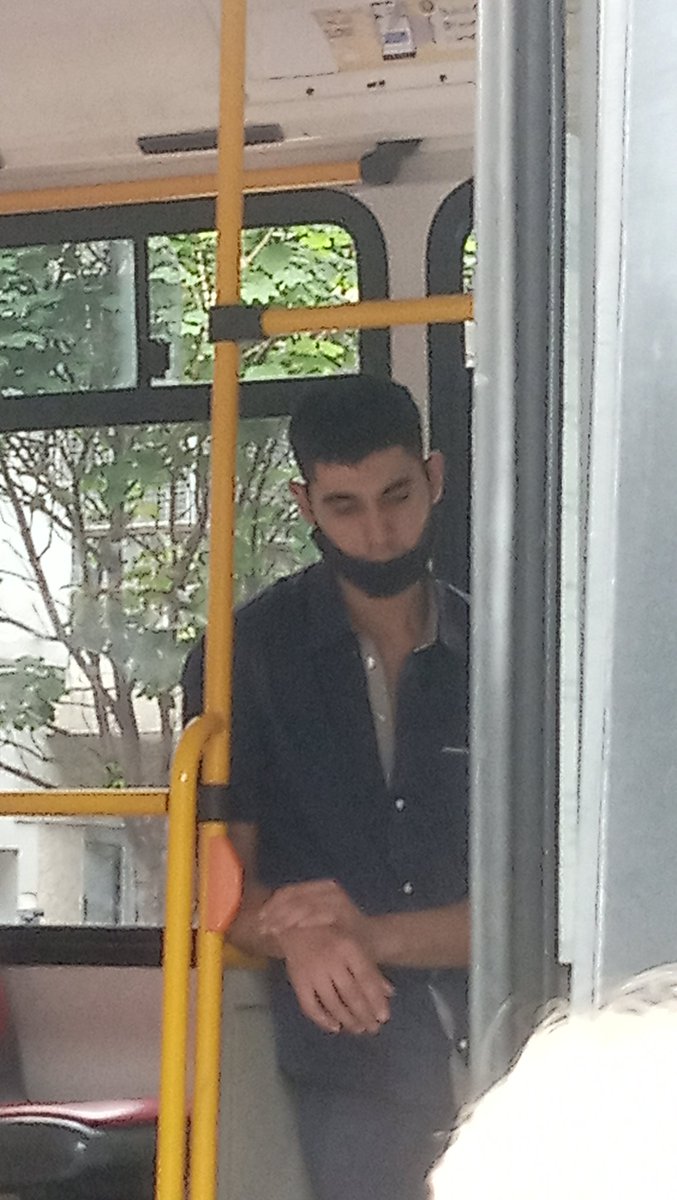 CaamiFu's tweet photo. Quiero que vean bien la cara de este hijo de puta que estando solo en un bondi con una piba se le empezó a pajear mirándola a la cara. Estos son los mismos soretes que después terminan violandonos. Esto pasó recién en Campana y Nazarre en un colectivo de la línea 134. https://t.co/byfPT9gmTF
