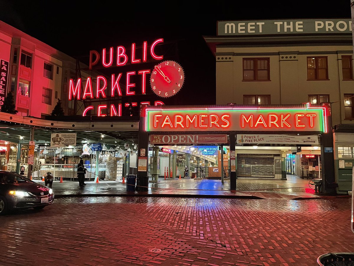 AndruEdwards's tweet image. Night shots on #iPhone12ProMax 📲