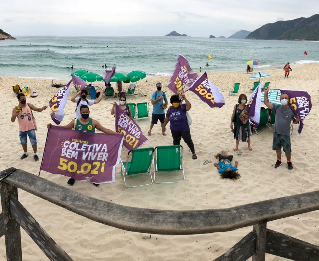 ondabemviver's tweet photo. Último dia de campanha e a gente tá no gás. panfletando na cidade inteira.
 Ainda dá tempo de virar voto da família e contatinhos para colocar 4 educadores populares negres no poder! 
Bora junto amanhã? https://t.co/GlLY2sa3Dx