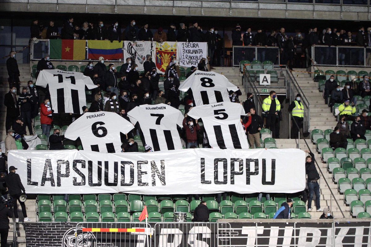 TPSkannattajat's tweet photo. Monen asian loppu tänään. TPS-kannattajat kiittää koko yhteisöä kaudesta 2020. Erityiskiitos Rähmöselle, Ääritalolle, Lähteelle, Peräaholle ja Anderssonille. #FCTPS #Veikkausliiga #TKOMV https://t.co/Gkv0vRQb3R