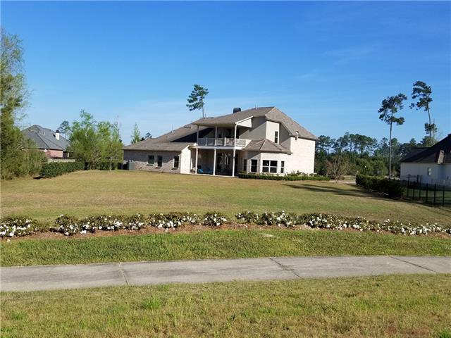 BedicoCreek's tweet image. This #CustomHomeFor Sale Exudes Warmth &amp;amp; Character - the Perfect Places to Lounge Both Inside &amp;amp; Out! 208 Merion Circle Is Open Tomorrow From 11AM - 2PM During Our #2020FallTour of Homes!  ow.ly/bP0H50ChlgB