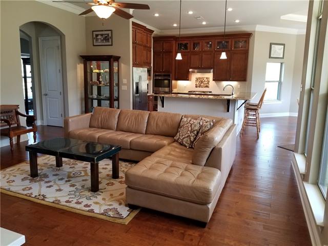 BedicoCreek's tweet image. This #CustomHomeFor Sale Exudes Warmth &amp;amp; Character - the Perfect Places to Lounge Both Inside &amp;amp; Out! 208 Merion Circle Is Open Tomorrow From 11AM - 2PM During Our #2020FallTour of Homes!  ow.ly/bP0H50ChlgB