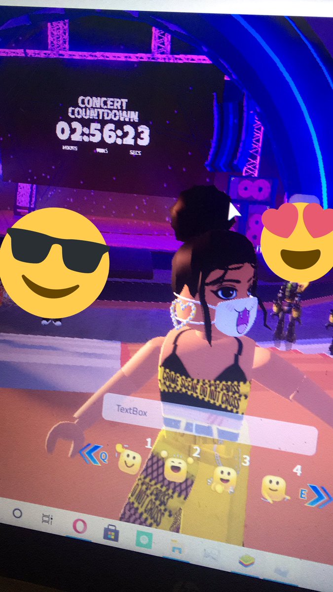 Mzlaladabaddest's tweet image. Me and my daughter roblox Characters wore a mask to the #LilNasXRoblox concert 🤣🤣🤣
