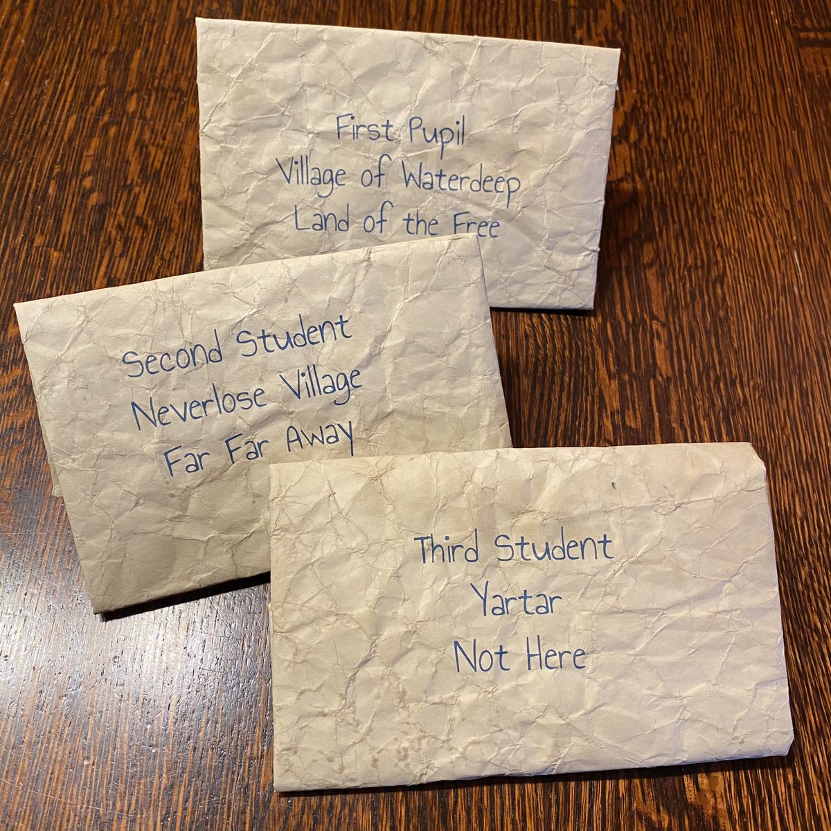 19/ Wow! That was a long thread. I hadn’t actually realized how many steps I follow until I started documenting them all. So at the very least, I found this educational myself. Hopefully it was was helpful for everyone else! Here are some more  #dnd props using the same techniques