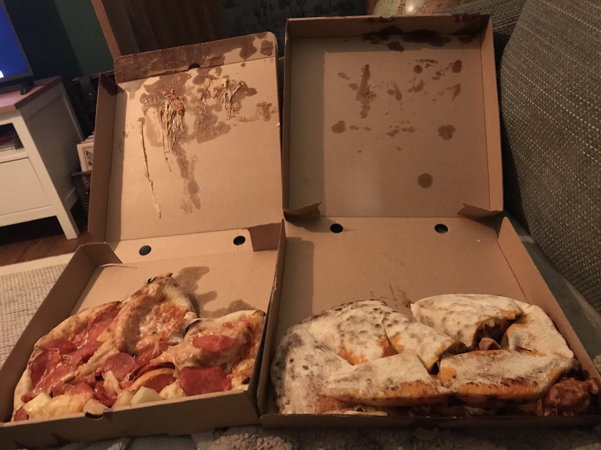 chelseaxthomas's tweet photo. @klaypizzeria thanks for the delivery this evening?? Is this a joke? https://t.co/uQbsKAkb3J