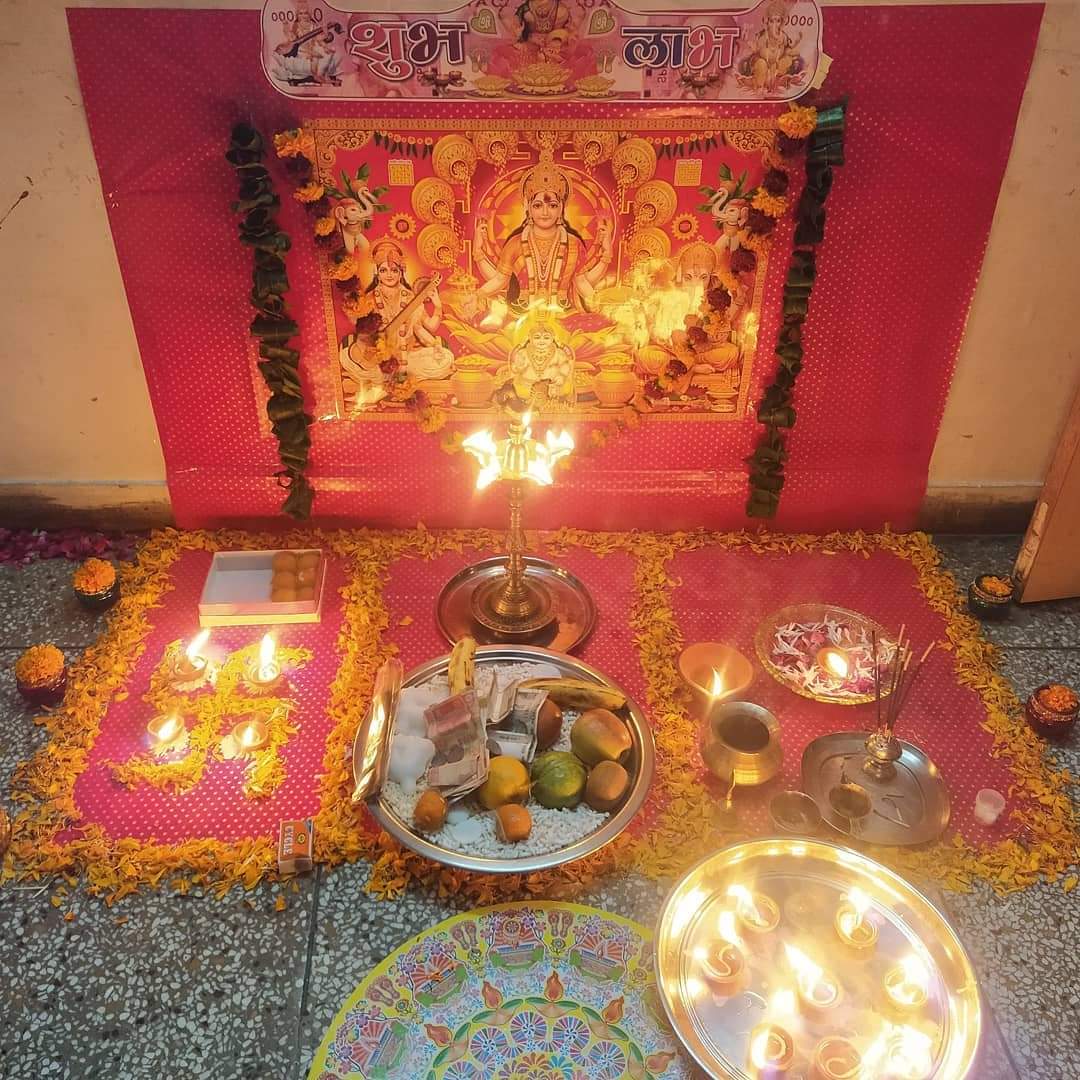 RefashionFood's tweet photo. Celebrations - Love - Faith -Worship - Hope
.#food #indianfestival #foodlover #yummy #delicious #foodblog #rangoli #lighting #tasty #indianfood #diya #foodlovers #joy #Kerala #delhidiary #Delhiites #wealth #foodholic #celebration #traditional #diwaliwishes #prosperity #success https://t.co/JyIywdk9B6