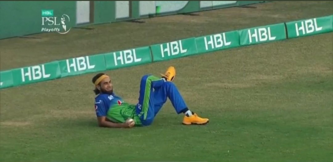 MahamHussain199's tweet photo. When your teacher sees you talking to someone during a lecture and asks a difficult question to punish you but you answer it correctly. 
That feeling 🔥😎👇👇 https://t.co/8jsQUOt1gU
