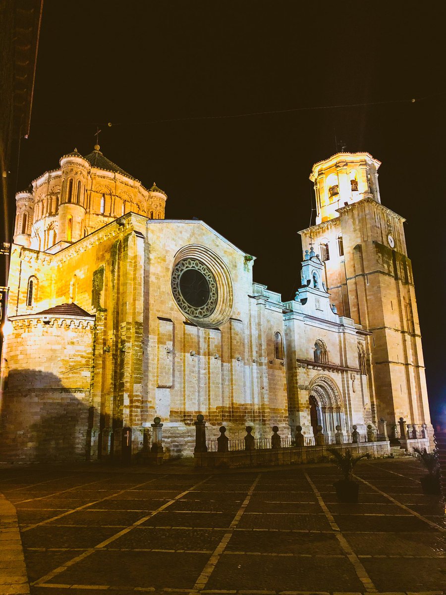 toro_magico's tweet photo. Hoy abro una ventana a mi Toro del alma, a esa ciudad tan hermosa que ha marcado mi vida y por la que tengo verdadera pasión. Con mis propias fotos os contaré su historia, su arte, su patrimonio y sus curiosidades. Animaros a participar en ella.
#toromágico
#vivetoro https://t.co/1pMOATlmfx