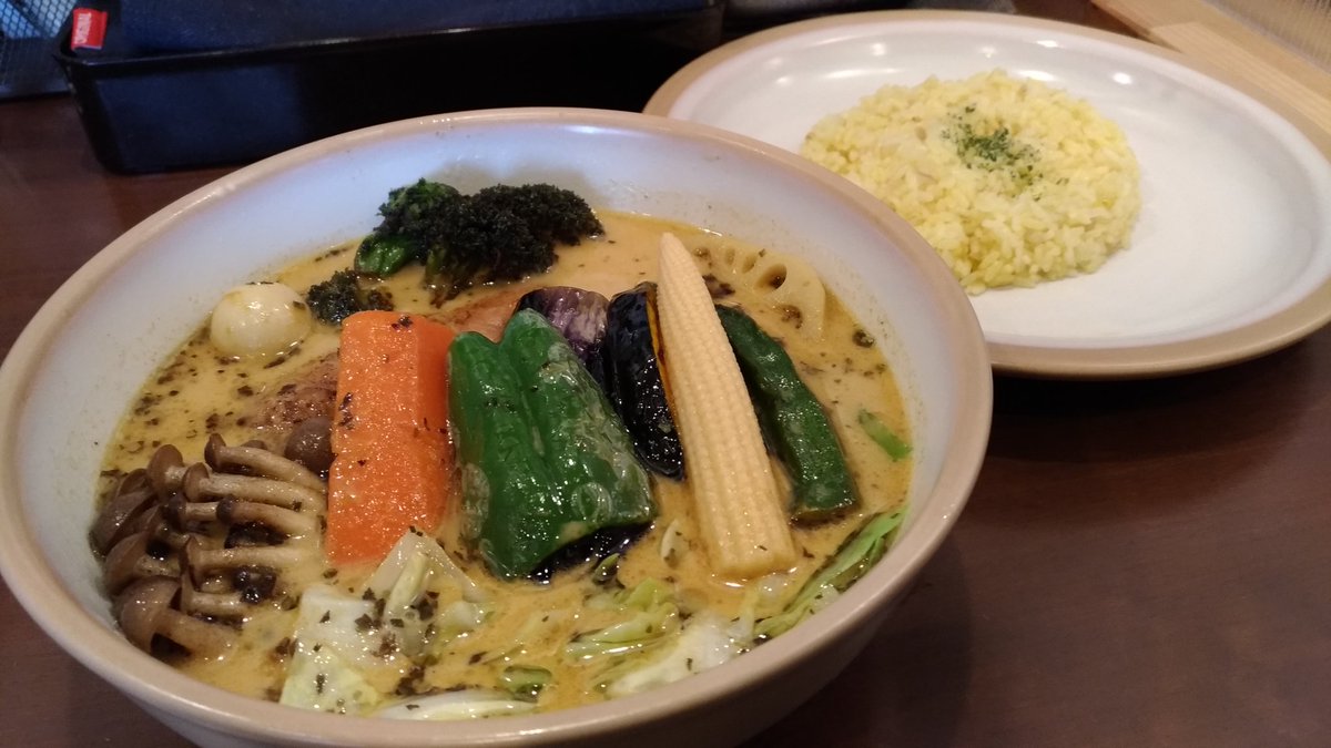 なーしー On Twitter スープカレーキング本店 札幌市 でチキン野菜カレー1350円を スープカレー初体験は東京進出を果たしていない札幌だけの人気行列店を選択 スパイシーで昆布や鰹 鯖節という和のテイストも入ったスープと具沢山の野菜と骨離れがめちゃくちゃ