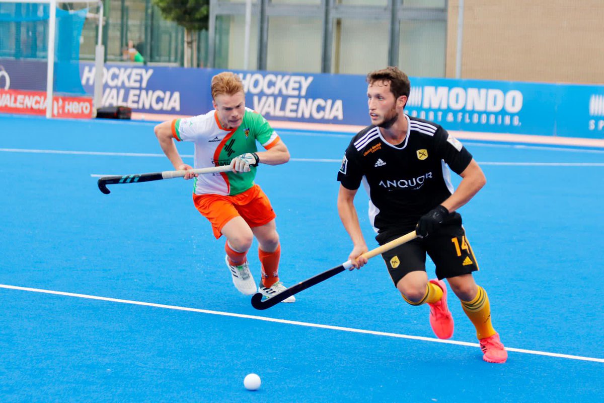 DHA - Jornada 8

<a href="/Hockey_Giner/">C.D. GINER DE LOS RIOS</a> 0-8 <a href="/atleticdhm/">Atlètic Terrassa DH Masculí</a> 

🏑: <a href="/PauCunill/">Pau Cunill Clapés</a>, <a href="/joantarres/">Joan Tarrés Fortuny</a>, <a href="/Nil21Escude/">Nil Escudé</a> x2, <a href="/MarcEscude9/">Marc Escude</a>, <a href="/scortes15/">Sam Cortes</a>, Grau Albert, <a href="/Marc_Bolto5/">BultoGimo</a> 

Un molt bon rendiment a l’àrea ens ha donat la victòria en l’últim desplaçament de la primera volta 💪🏼

Seguim 💛🖤
📸 Oscar Matheu
