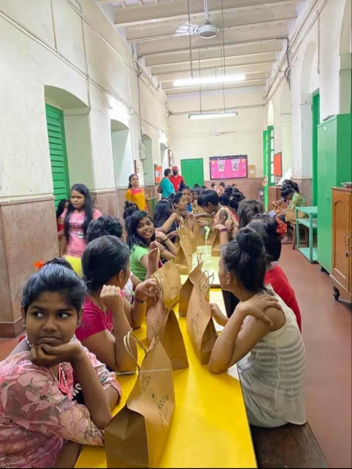 joyphukan's tweet image. The true spirit of #Diwali @GoodrickeTea celebrating Diwali with children in Kolkata who have been unfortunately orphaned by organising lunch for them.