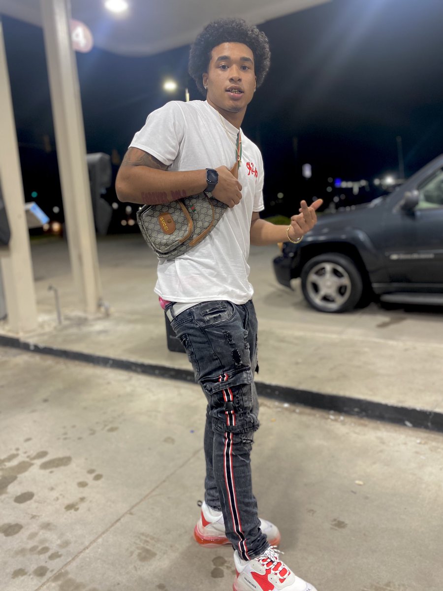 roadrunnawilll's tweet photo. I had to make myself a boss cause ainβt no nigga working me π° #RoadRunnaEnt #R2R #ASUTwitter https://t.co/WMCIX2ZSS6
