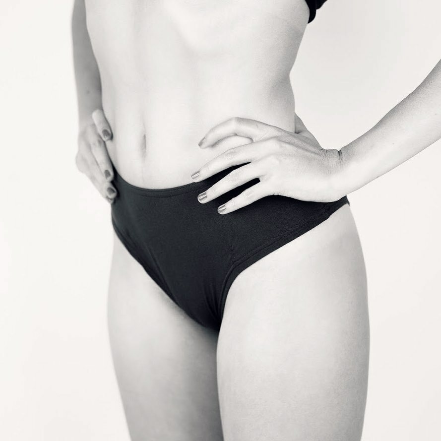 maisontfk's tweet photo. Vous préférez porter la lingerie en taille haute ou en taille basse ? 

On sait que c’est une question de génération, et de tenue sous laquelle on porte la lingerie, mais on veut bien votre avis. 

En attendant, nos shortys sont pensés pour être portés à… https://t.co/FGCKLkZeZ7 https://t.co/Fitzhpb7qq
