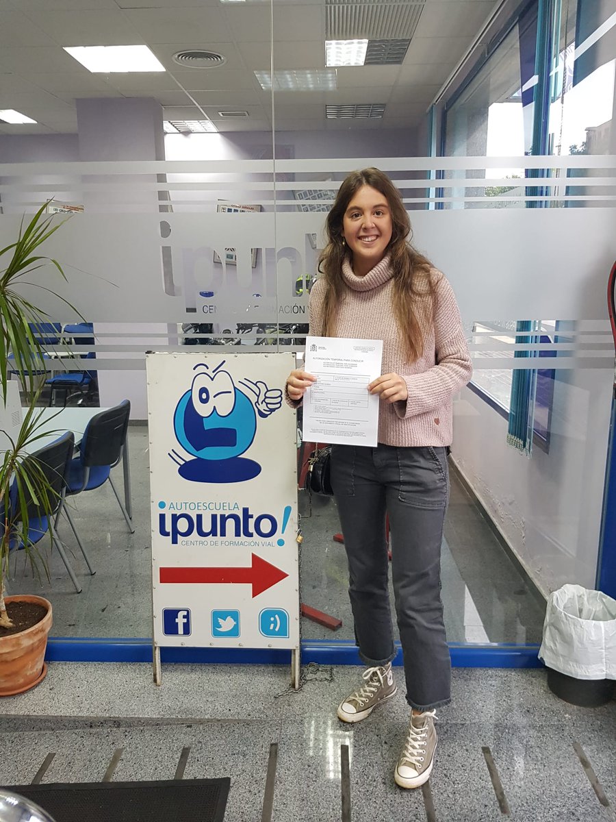 AutoIpunto's tweet photo. 📣 Y seguimos sumando aprobados‼ 😄 
Enhorabuena, Ángela 🚗 💨 Ahora toca disfrutar de la carretera como una campeona. 
¿Tú también quieres obtener tu #PermisodeConducir? 
ℹ 678 927 611
#Aprobados #Carnetdeconducir #conductores #motor #PermisodeConducir https://t.co/w6zwVU2yXn