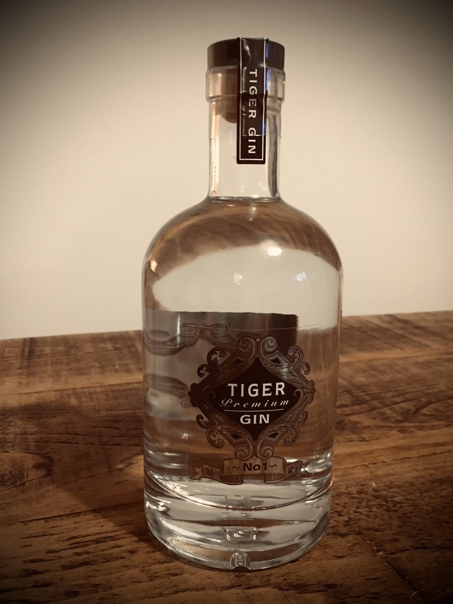 MsRMerry's tweet photo. @mazymixer @NeepsendBrewCo @BeerCentralLtd We’re going local too.. with the #Shropshire based @TheTigerGin !!
#Cheers #Lockdown2 #UKlockdown #HomeBar #StayHome #SaturdayNightIn #CwtchUp https://t.co/eWmnEjSsOq