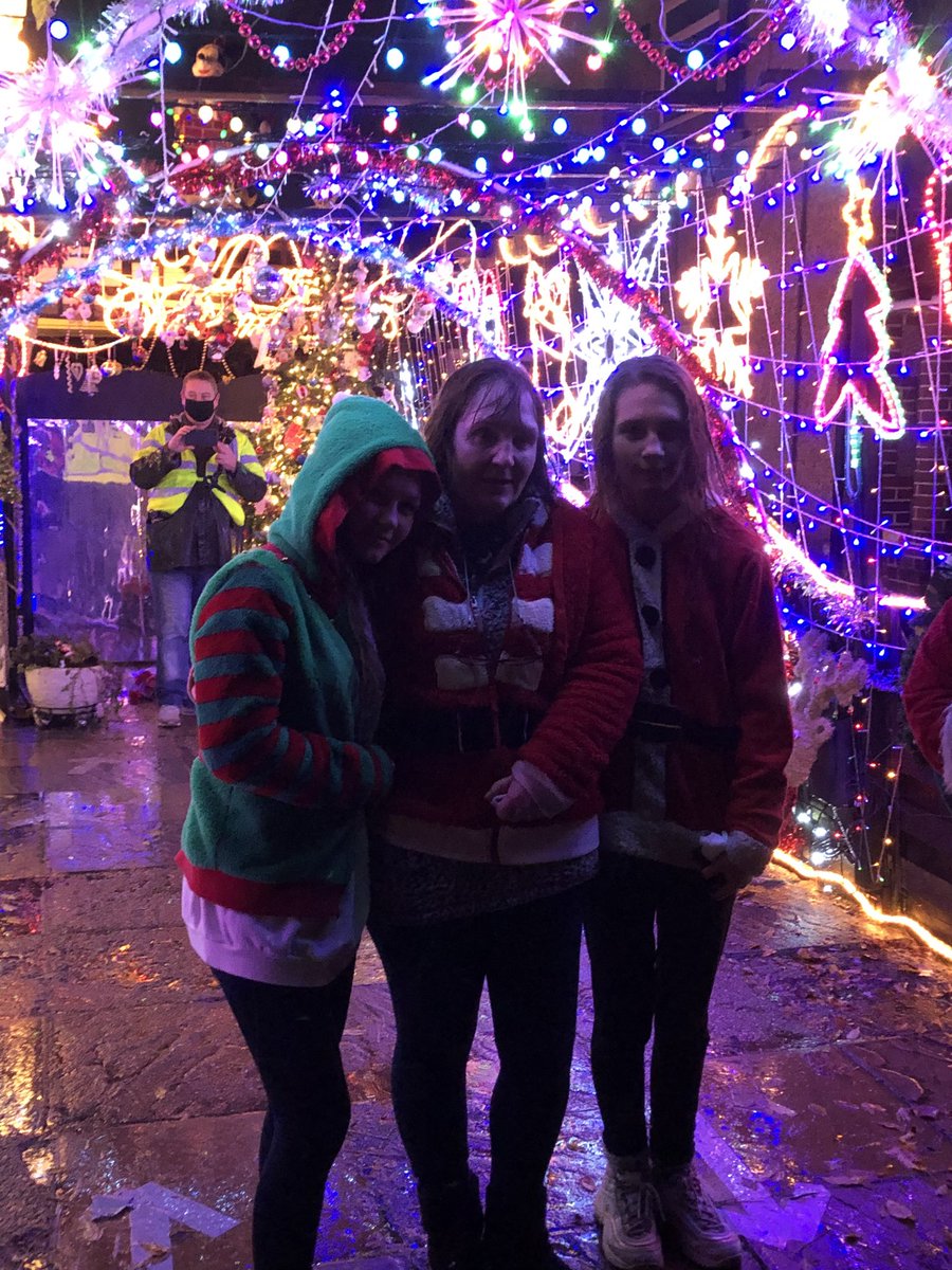 hertslieutenant's tweet photo. A bitter sweet turning on of the lights in ⁦@Croxley_Green⁩ this evening after the sad death yesterday of Dave “Mr Christmas” Edwards. Thoughts are with his daughter Sharon determined to carry on as Dave would have wanted. #Christmas2020 https://t.co/iNuBtROKeY
