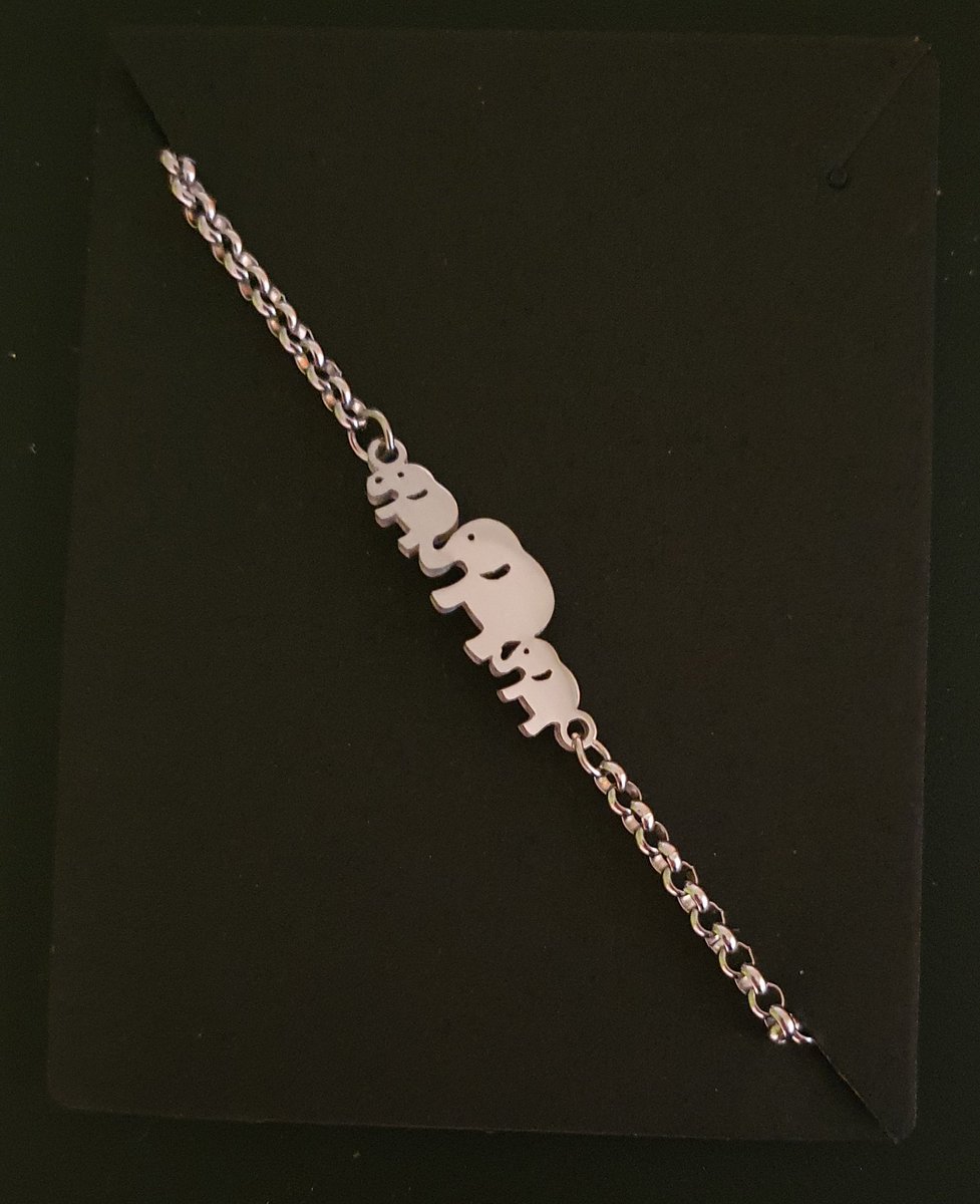 Some fabulous new additions to the jewellery range this weekend! 💕

Necklaces/Pendants £7.50
Bracelet £6.50
including UK delivery

Check out the full range here or DM to order: facebook.com/10759406776207…

#Ramsbottom #Rammy #gift #animal #cat #dog #puppy #fox #elephant #jewellery