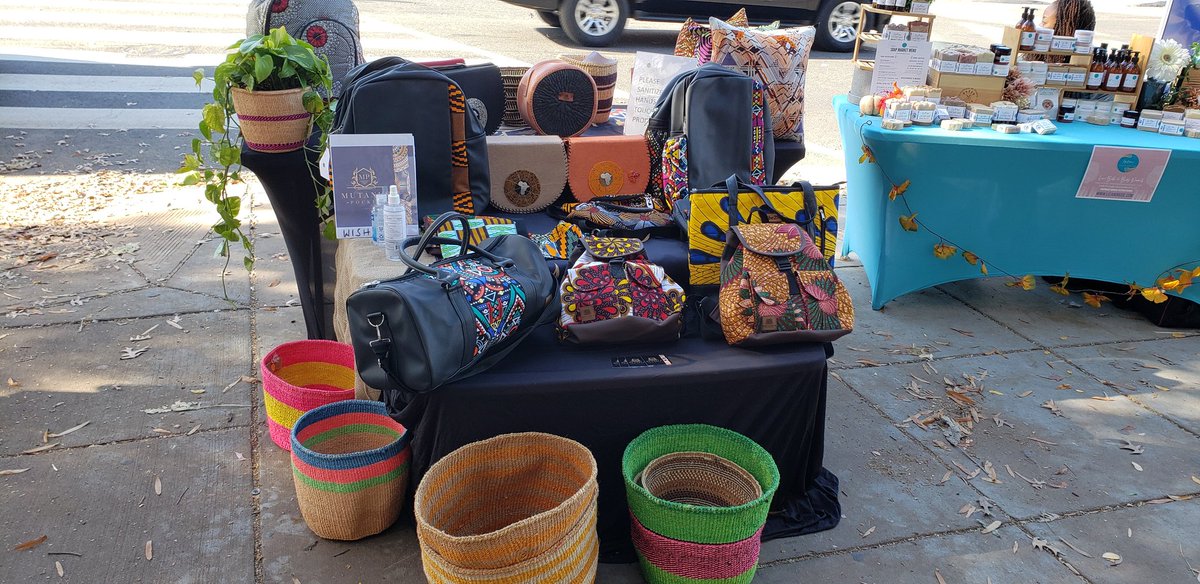 mutanispocket's tweet photo. #smallbizsaturday: Thankful for opportunity this holiday season as @artravedc is now open on Saturdays from 12-4pm between 14th street &amp; Rhode Island Ave NW. Let's stay in high spirits this season and remember we are in this together. #shoplocal 

#holidayseason #DC #gifts https://t.co/7dcr0jsN4m
