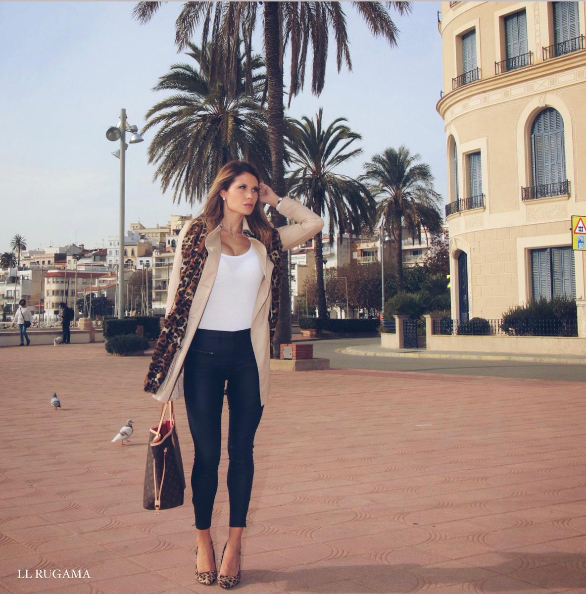 lluisrugama's tweet photo. FITNESS AMB ELEGÀNCIA.
Model @cristina_garcia_ll
#ruguifoto #projecteels50i #quenoparilamaquina #fotodecarrer #fotomoda #streefoto #sensacions #mirades #moda #fotofitness #fitnessgirl #fitness #fitnessmotivation #relaxtime #SanPoldeMar https://t.co/ZaXsNdGfqh
