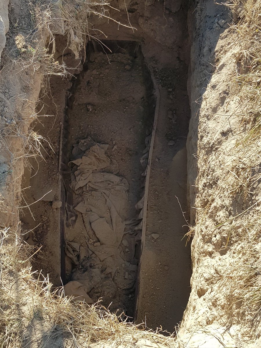 301arm's tweet photo. Unbelievable scene: Armenians of Karvachar take the graves of their relatives with them as the territory will be handed over to Azerbaijan most likely tomorrow as per the agreement. https://t.co/l08RNelqeN