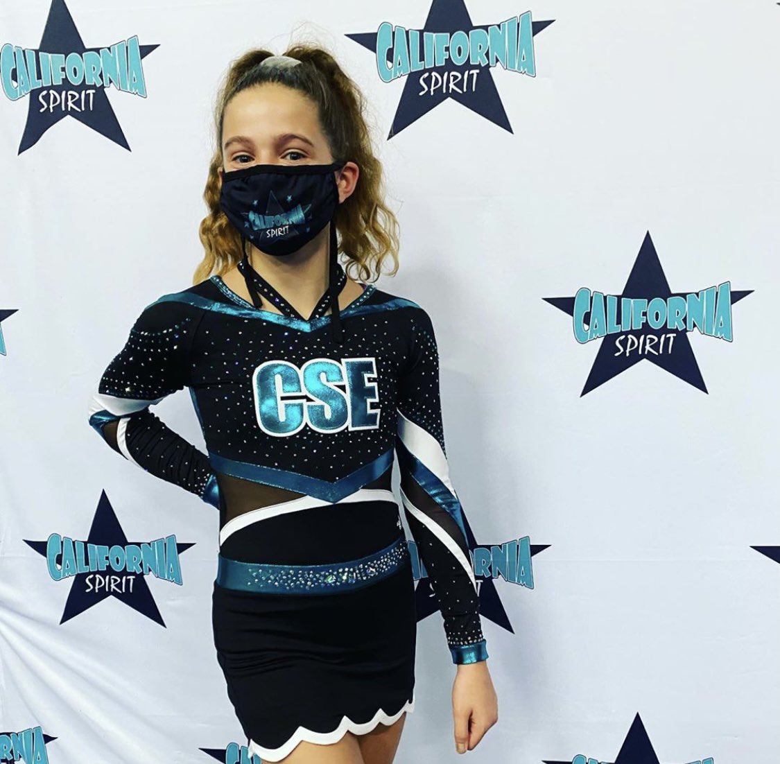 VASF_Updates's tweet photo. #VarsityReveal for the prep teams of @CSECheer! They’ll stand out with a scalloped skirt + Swarovski crystal Flash App on the waistband 💎 #VarsitySparkle #crystalsfromSwarovski https://t.co/5GXFFYboY8