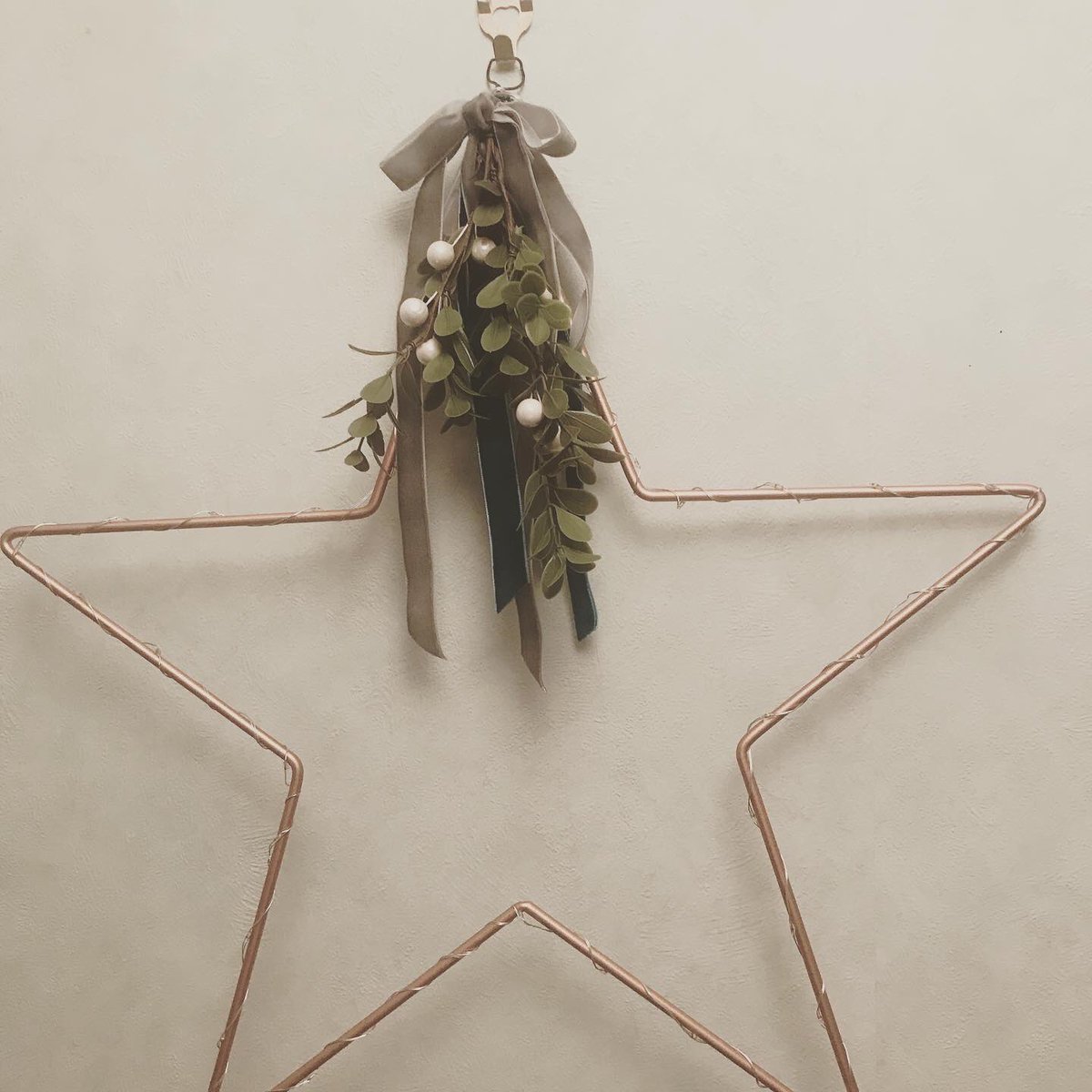 ed_brew's tweet photo. Needs to do something different and trying something new is supposed to be good for your well-being. So...... had a go at making my own Christmas wreaths this year. Quite proud. ☺️#wellbeing #christmasdecor https://t.co/N0SSmTmBy8