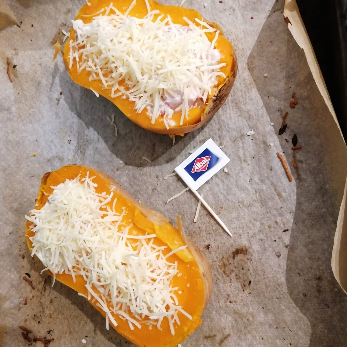 manu058533's tweet photo. #testproduit #test #ambassadrice #albalfrance #macuisinealbal #nouveautest #papiercuissonalbal #papiercuissonantiglissealbal #papiercuisson #papiercuissonantiglisse #testeuse #courge #courgebutternut #butternut #butternutrotie #lardon #epices #cumin #moiencuisine #cooking https://t.co/1QHdpmTP4F