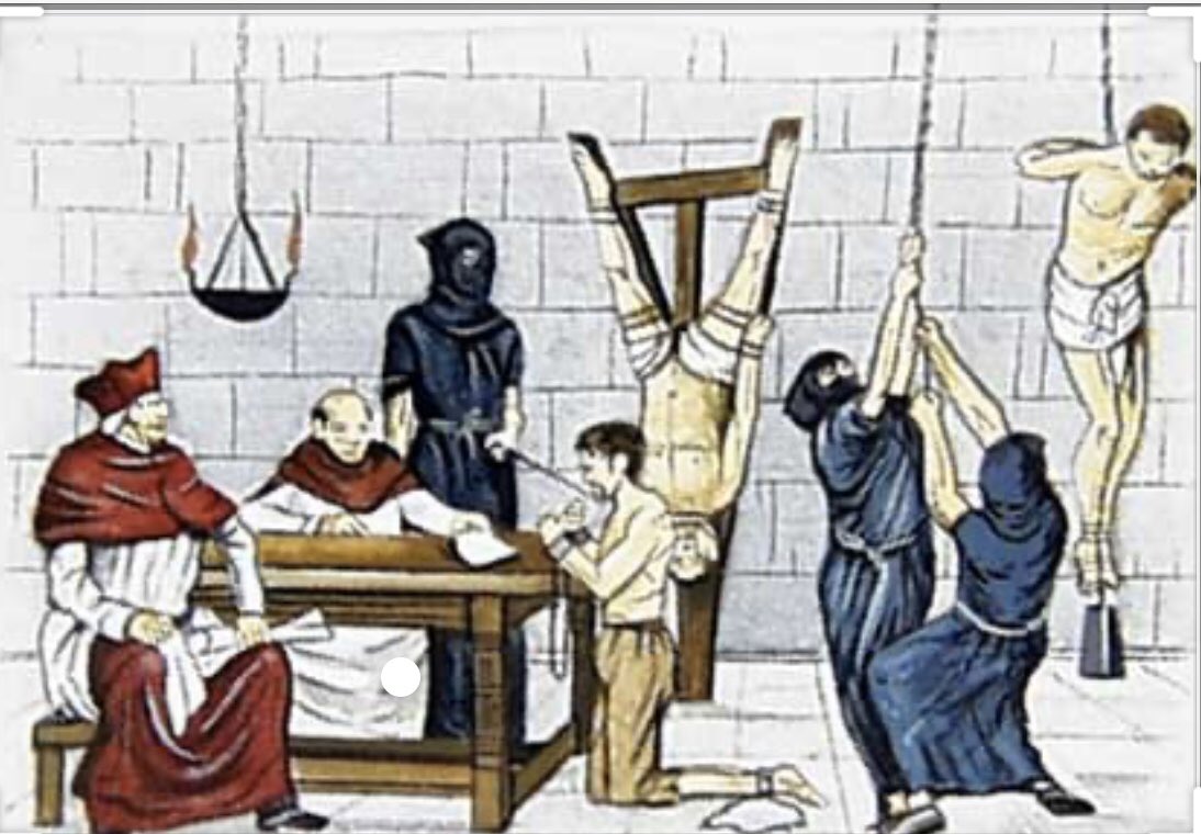 لا يمكن المقارنة بين تعامل المسلمين الحضاري مع الإنسان والمكان وبين تعامل الأوربيين المتطرف.
فتح المسلمون الأندلس وأقاموا فيها حضارة استفادت منها أوربا، علما بأن 
٨٠٪  منها فتح صلحا دون قتال.
وفي المقابل لما سيطر الأسبان عليها، أقاموا محاكم التفتيش وقتلوا آلاف المسلمين بكل بشاعة.