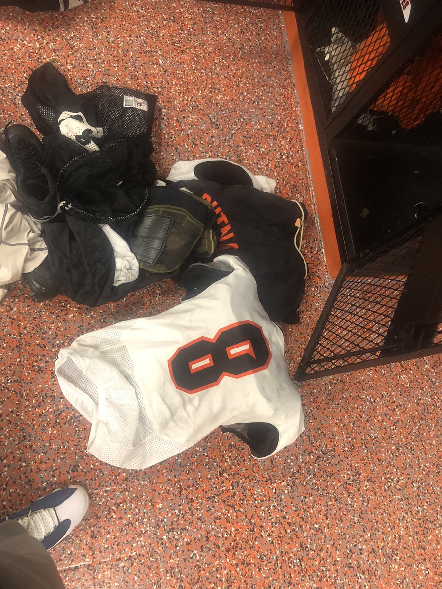 Thegreghays's tweet photo. It’s been one hell of a ride .. #8 signing out ✊🏾 https://t.co/4DulXhQQlx