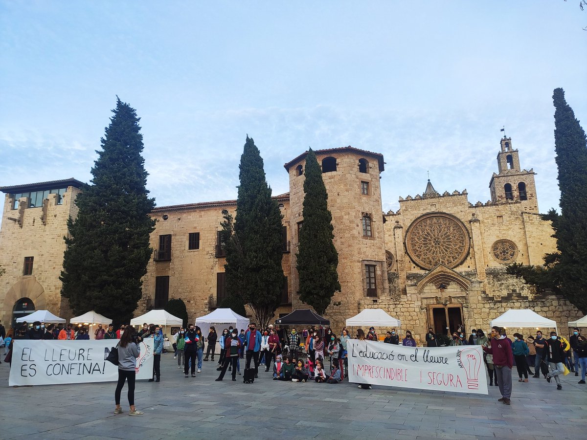Avui els esplais hem sortit al carrer a #SantCugat i #Barcelona per reivindicar, una vegada més, que el lleure és segur i necessari. Som educació i garantim els drets dels infants! #LleureSegur #ElLleureNoEsConfina

🔗 Llegeix el comunicat: esplac.cat/es/lleure-segu…