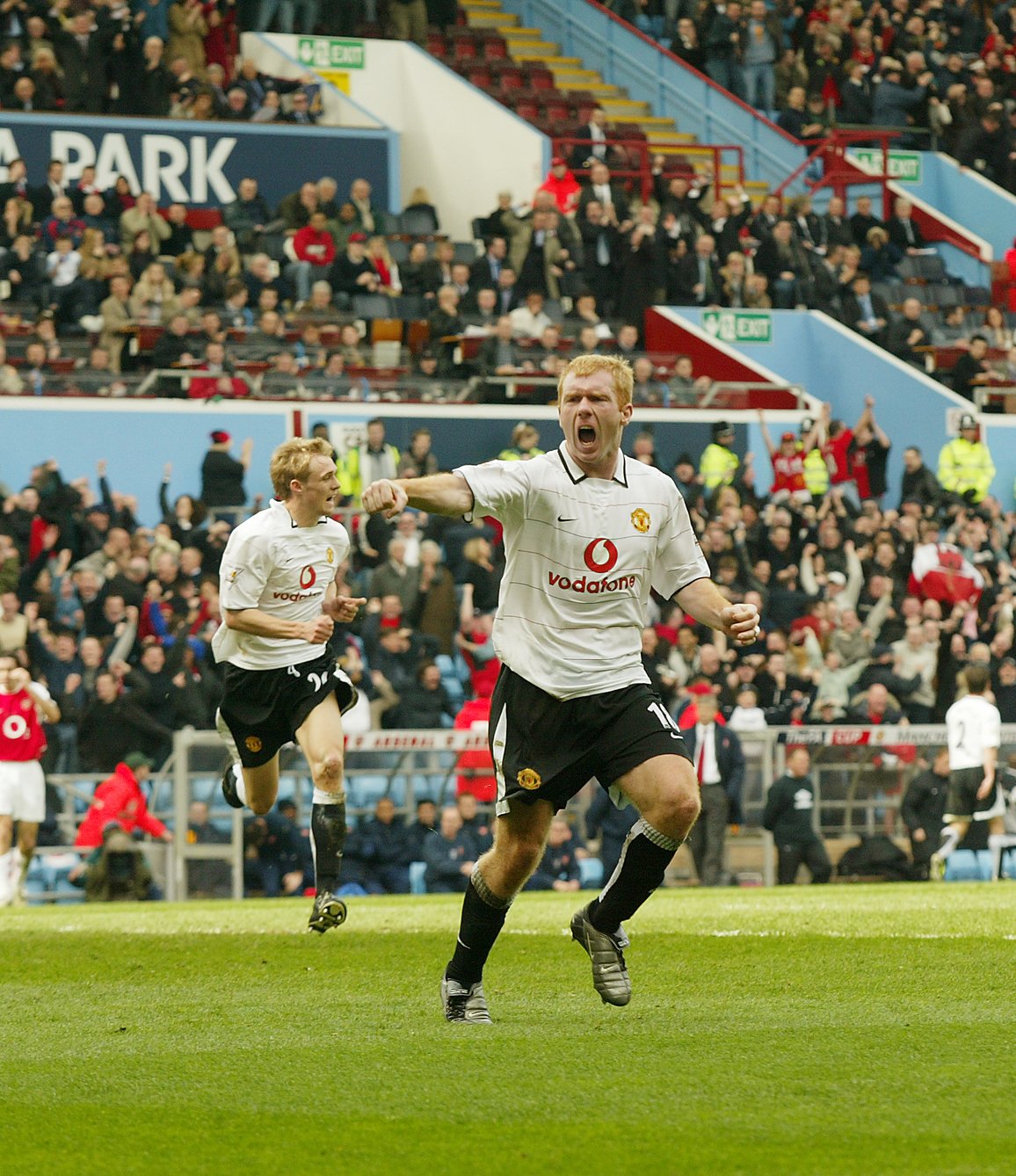 Happy birthday to legend, Paul Scholes 