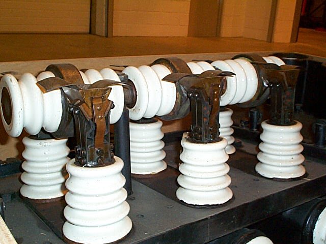 That first metal clad panel became badged as “class C” gear, after Clothier. It still used plain break contacts and was manually operated. The contacts were immersed in mineral oil. Arcing produced hydrogen which cooled the arc and quenched it [10/26]