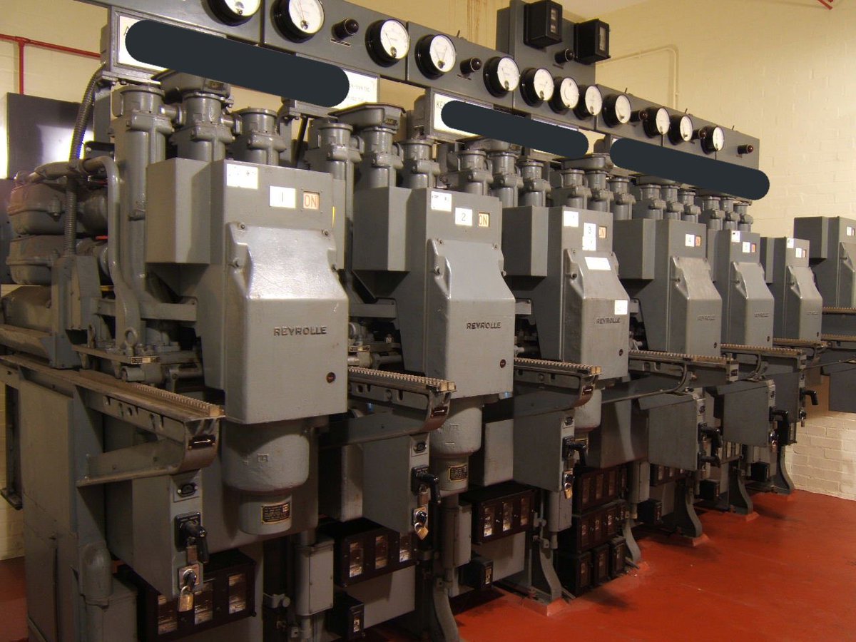 C gear was built from 1906 until 1979, the most common variant being class 2C7T as shown here - STILL in service today powering London  This model had all electric trip and close- fully automatic tripping and remote control [18/26]