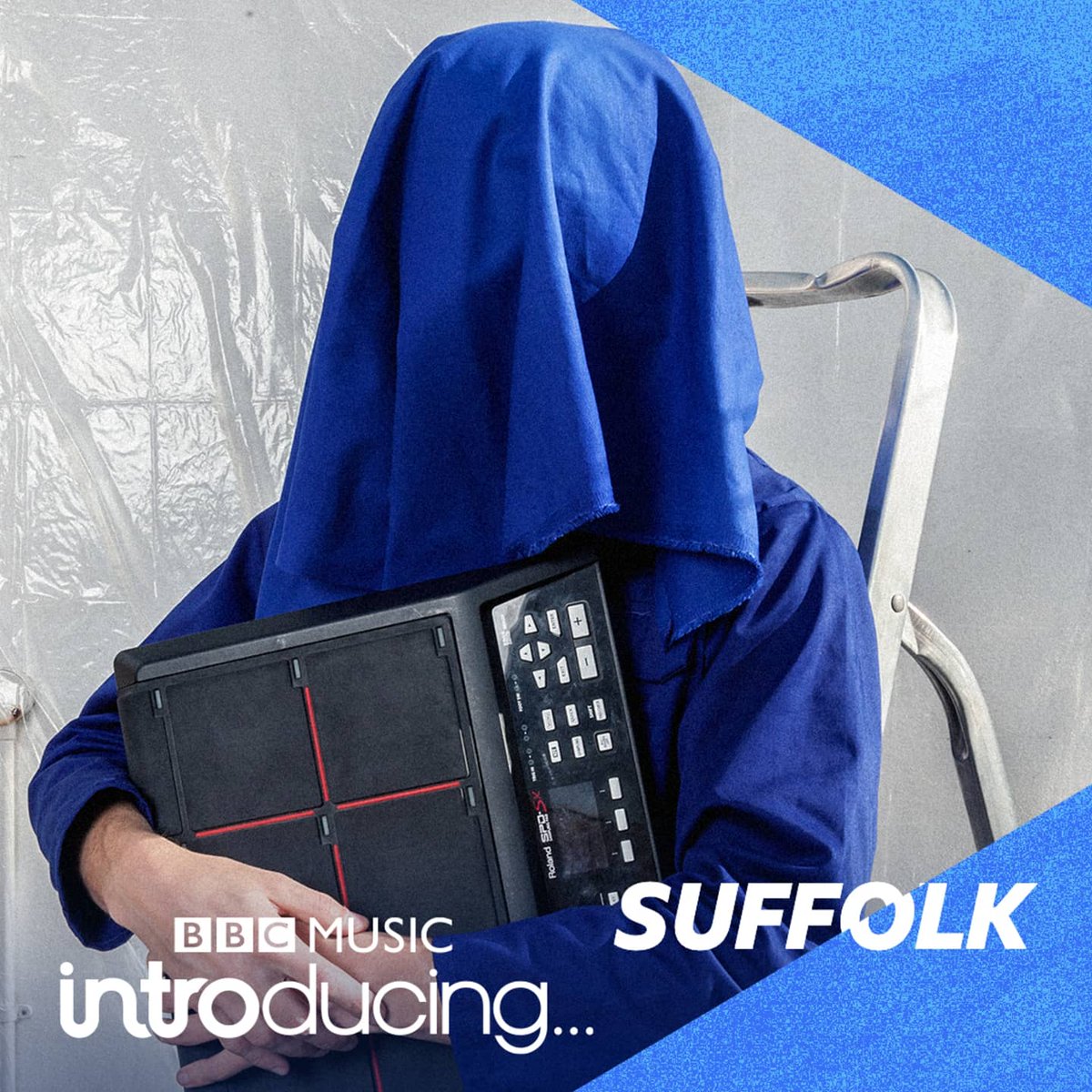 BBCIntroSfk's tweet photo. 🔜 8pm tonight on @BBCSuffolk
@hannahscottuk is our live session from home guest. And #floso stops by to talk about his new organic percussion pack for everyone https://t.co/CnjXDH0Qlt