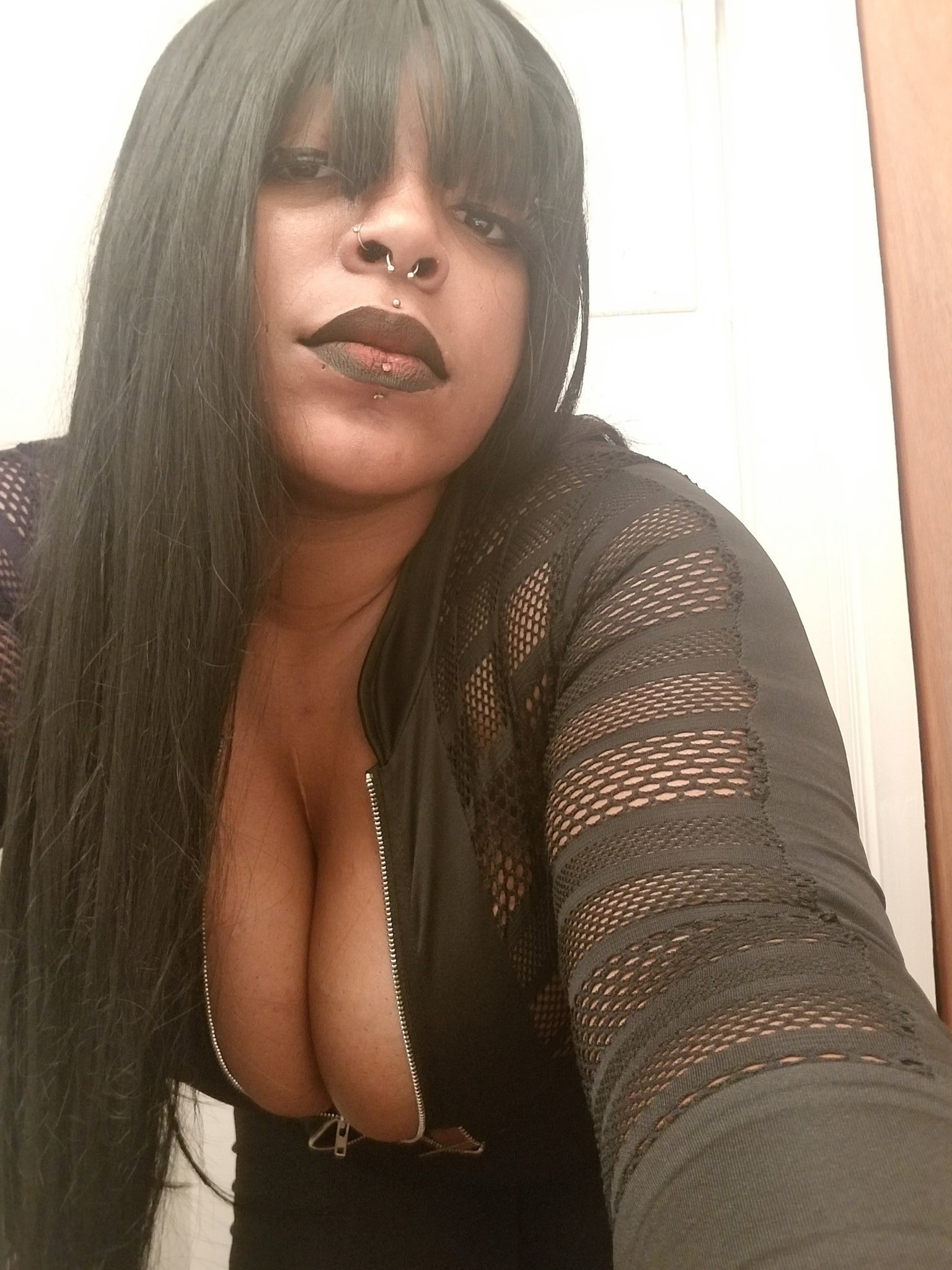 #alternativeblackgirl #FolloForFolloBack #onlyFans #BigTiddieGang #lockdown #selfie https://t.co/U5CzMNJrFi