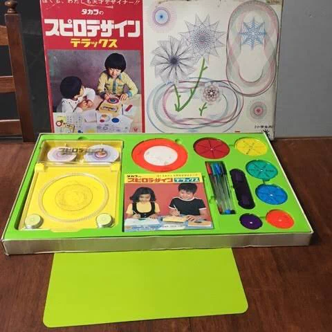 @BuzzFeedKawaii くるくる定規って…おまww
スピロデザインやろがw 