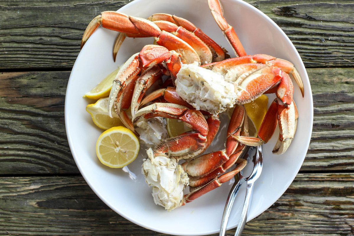 We have a very serious question ...
What makes you crabby?

Let us know in the comments! Once you've done that, make plans to come dine at Salty's.  After all, we really like crabby people 😄