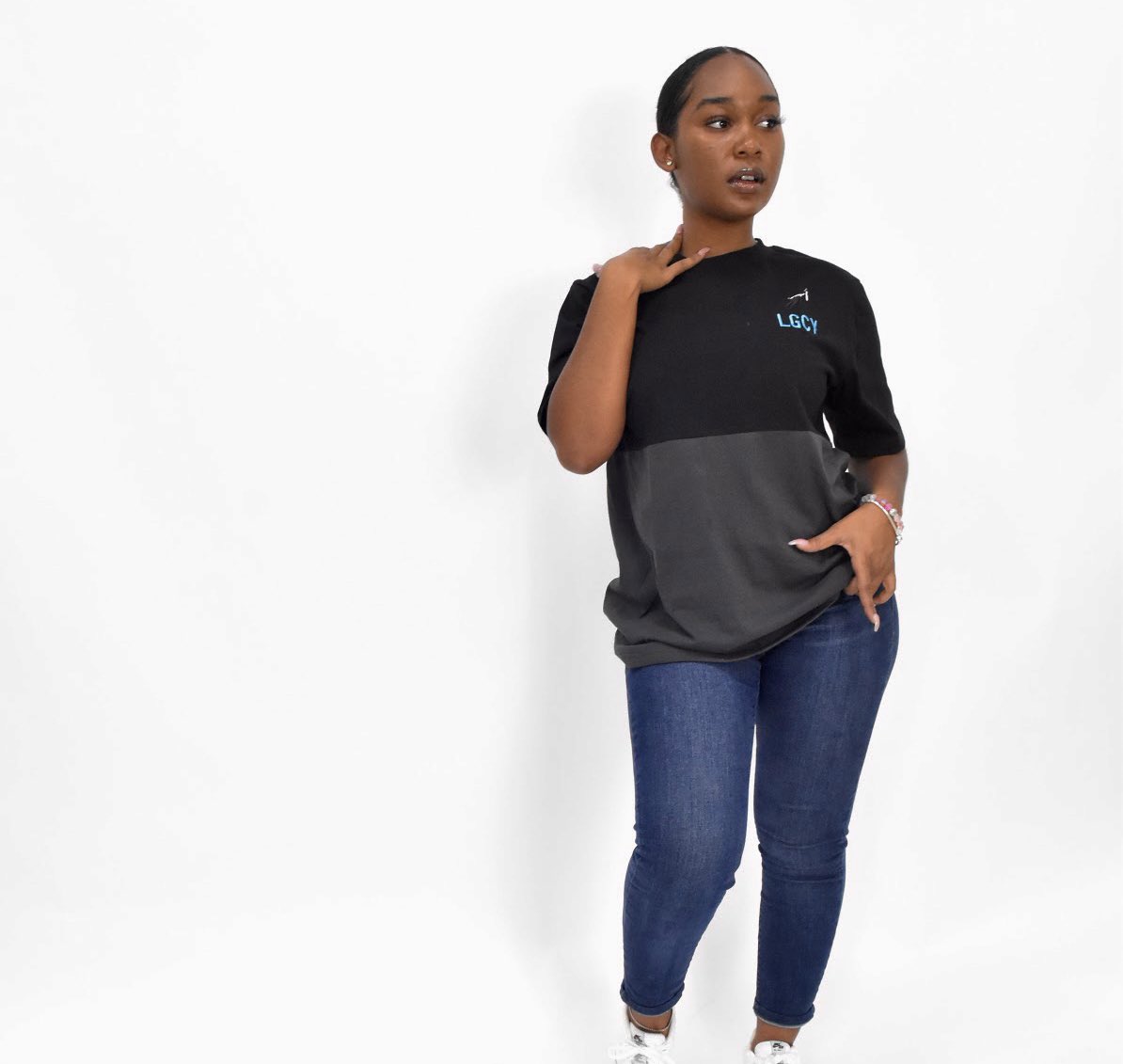 PIMPonWALLST's tweet photo. Our Unisex Two Moons T Shirts are available in Red & Carolina Blue. DM us to place an order today. We ship 📦 & deliver📬! Website Coming Soon.. #LeaveALegacy #TwoMoonsTshirt #OversizeFit #TerryCotton #Legacy2020 https://t.co/oLMsNLFngv