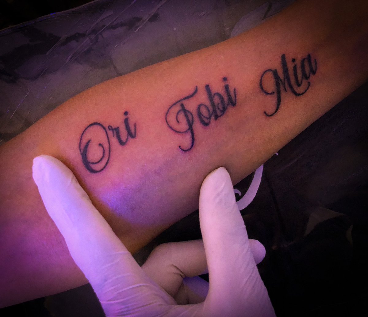 chuloMtzTATTOO's tweet photo. Gracias por la confianza ! @ MARIA DEL CARMEN @pinche.studio #graciassiempre #tattoosliners #tattoblack #blacktattoo #lettering #letteringtattoo #cursiva #cursivatattoo #letrascursivas #hijos #familia👪 #familiatattoo #tattoodelicados🤗🤙🤘🤞 #familytattoo #lafamilia❤️ https://t.co/Vdh6M8Yzze