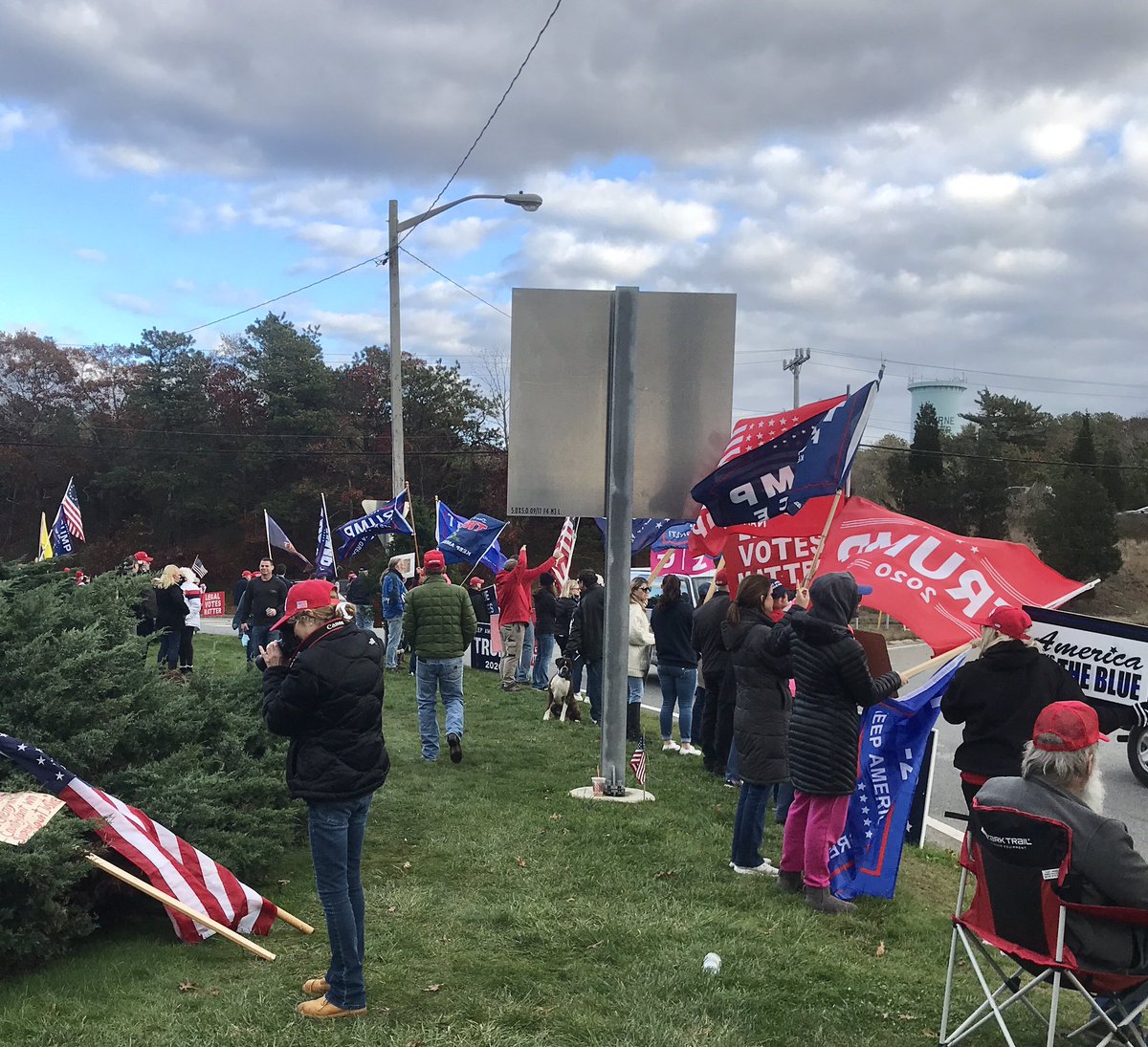 karmjm's tweet photo. @realDonaldTrump @NYGovCuomo Massachusetts + NH 
Stop the Steal Rally 🤙🏽
#Trump4MoreYears 🇺🇸
#MA4Trump 🇺🇸 https://t.co/SUmzSRkMKT