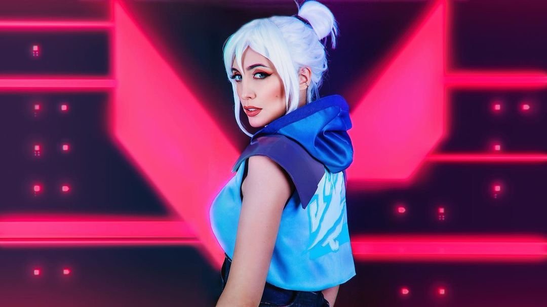 RiotGamesCOS's tweet photo. Jett #cosplay by @glorylamothe https://t.co/0C1Gy84GXK
Photo Edit by @PeytonCosplay https://t.co/jayjQjzeHU
.
#jettcosplay #valorant #valorantcosplay #riotgames #riotgamescosplay https://t.co/BeA2vxqVOB