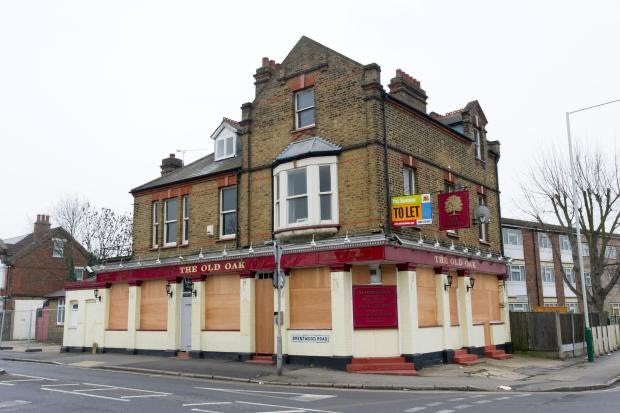 Is anybody else desperately missing pubs at the moment? I’ve got a house full of beer &amp; wine. It isn’t about that

I miss the laughter, the banter, the slapping on backs, the checking your mates are OK, the togetherness

It feels like Britain is vanishing 😢