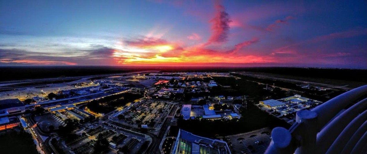 ¡355 vuelos en el Aeropuerto Internacional de Cancún para hoy! ✈️

Nuestro segundo mejor día desde que inició la pandemia por el #COVID19. La reactivación económica de nuestro destino, es posible gracias a la responsabilidad de nuestra gente.  

¡Sigamos trabajando unidos!