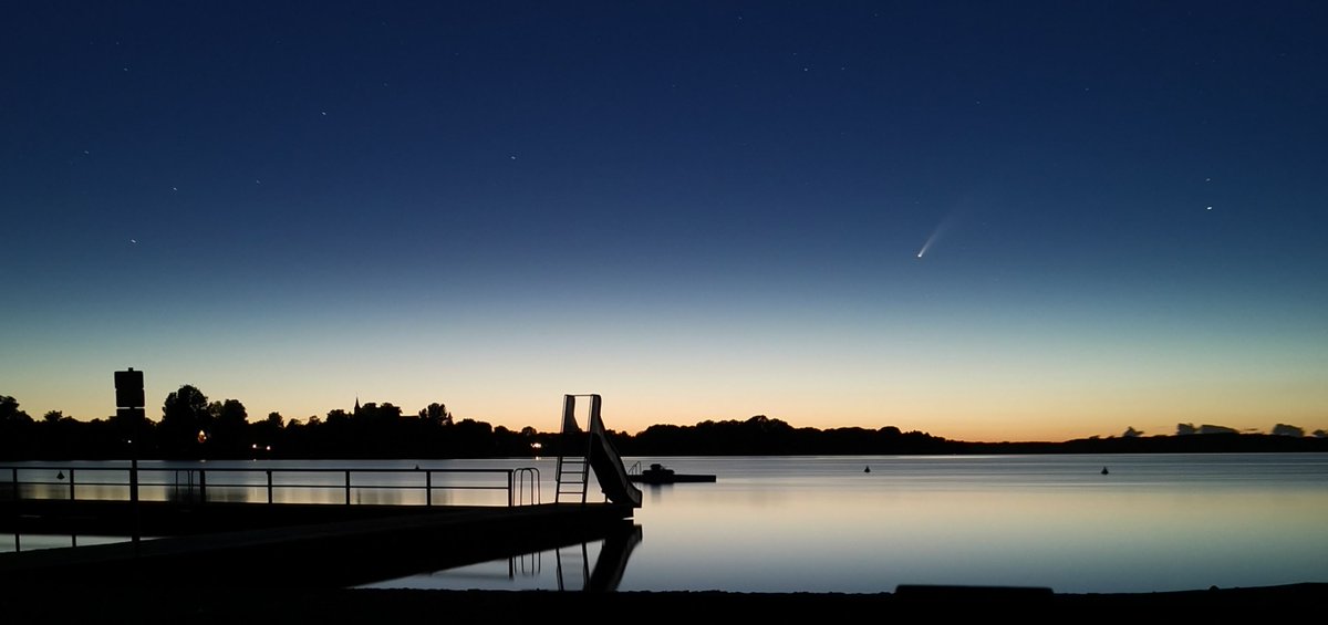 KnochTobias's tweet photo. Eat this Berlin! #Sonnenuntergang Berlin @kattascha @hwieduwilt @leanderwattig #ostseeoffice #zarrentin #MV #schaalsee #Komet #Neowise #wirsindderosten schon ein bisschen her. Photo by Michel G. no Photoshop!
Ländlicher Raum Mittsommernachts Traum. https://t.co/oMBeT9vqqp