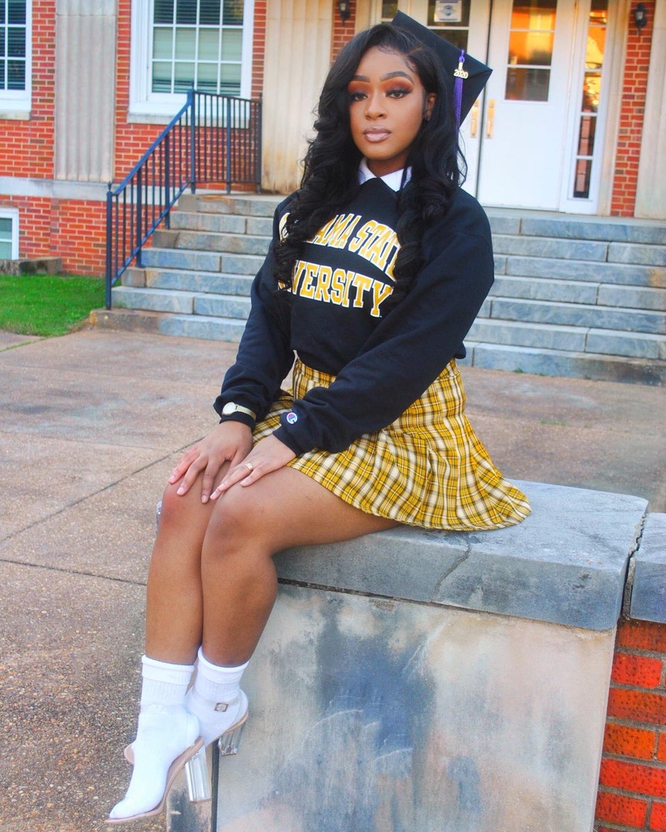Bonafide_Nina's tweet photo. And the count down begins NOW! 🐝🎓 #myasu #gradszn https://t.co/f1k7vr7OUI