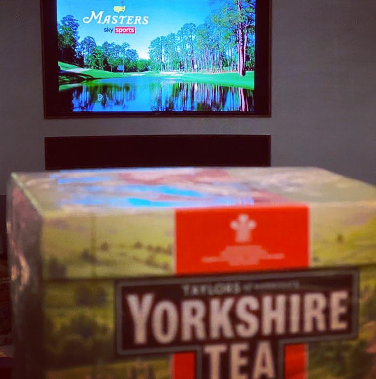 JamesMilner's tweet photo. Saturday evening with The Masters and a brew. Name a better combo 🤷🏼‍♂️🏌️‍♂️ #dontdaresaytrentandrobbo
#themasters #wildsaturdaynightin #yorkshiretea https://t.co/Iq4eWGRoxU